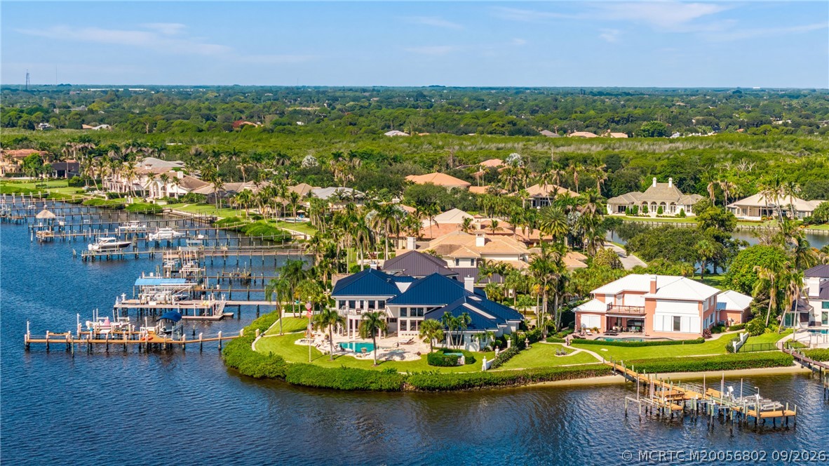 661 SW Bay Pointe Circle