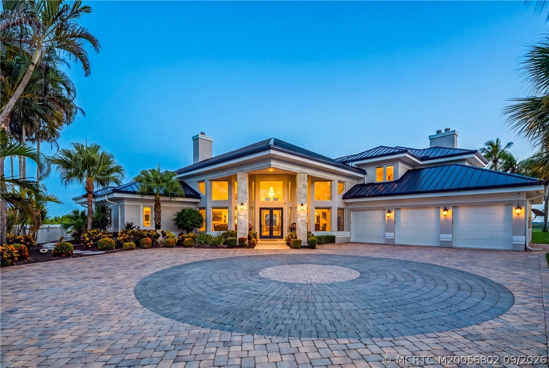 661 SW Bay Pointe Circle