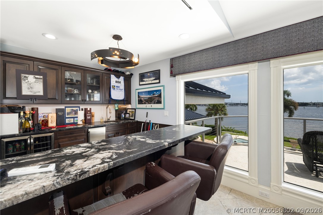 661 SW Bay Pointe Circle