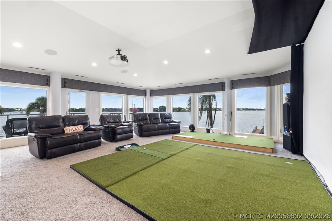 661 SW Bay Pointe Circle