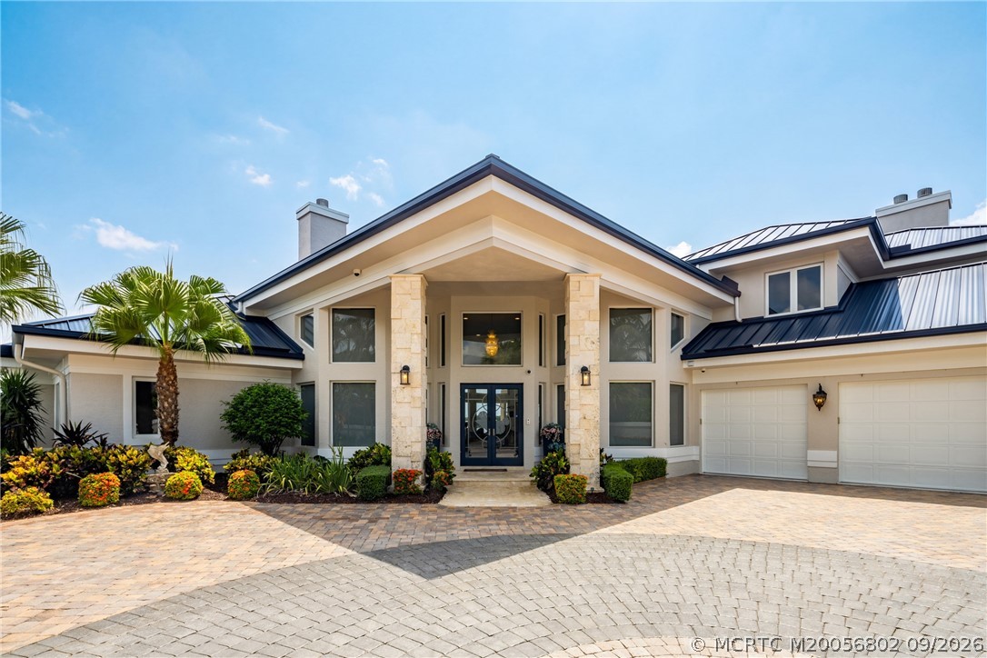 661 SW Bay Pointe Circle