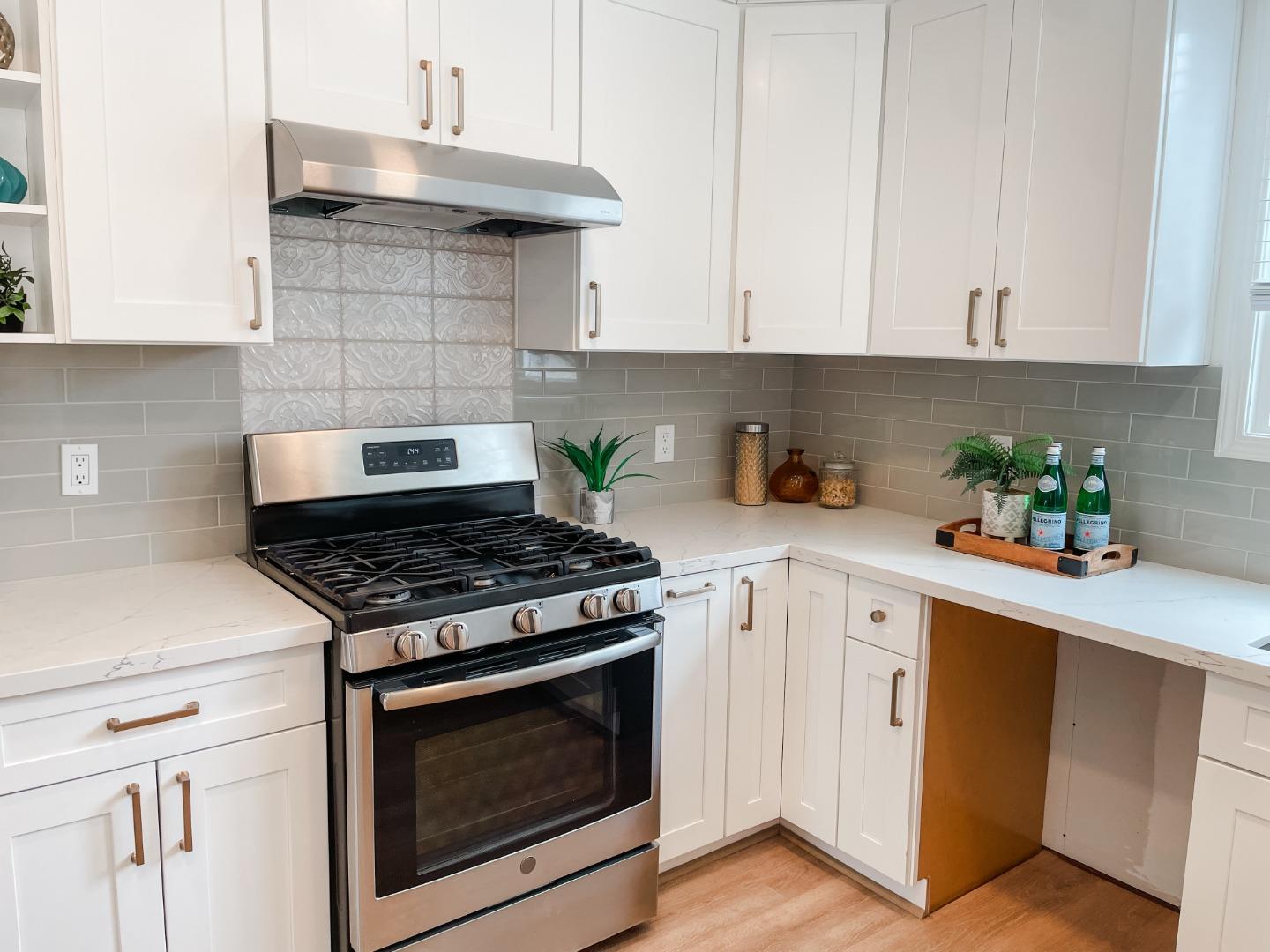 47 Eastgate DR