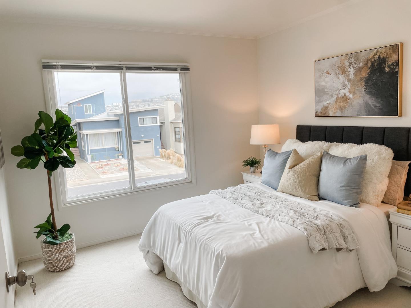 47 Eastgate DR