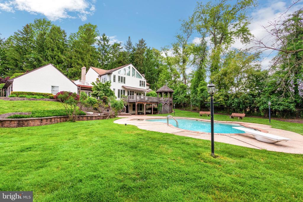 44 Woodside Dr