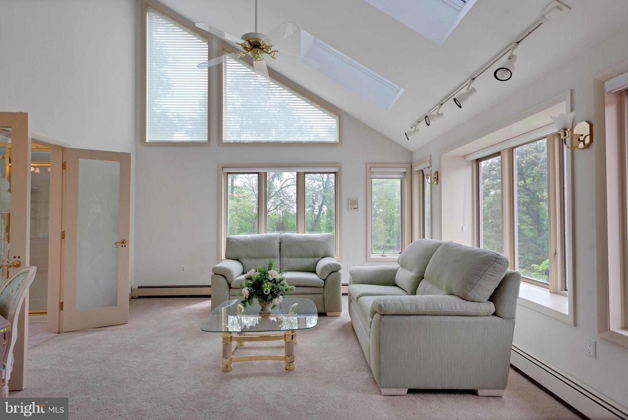 44 Woodside Dr