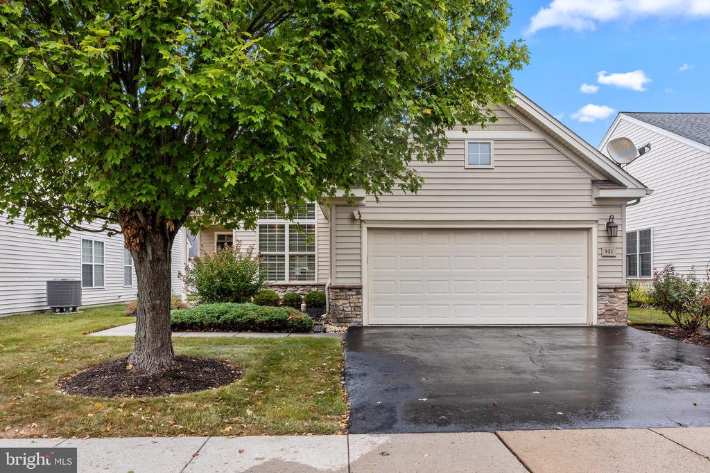 921 Hamilton Way