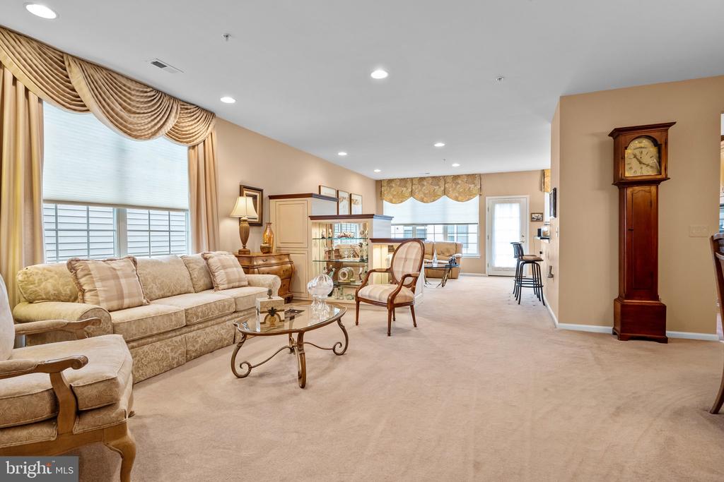 921 Hamilton Way