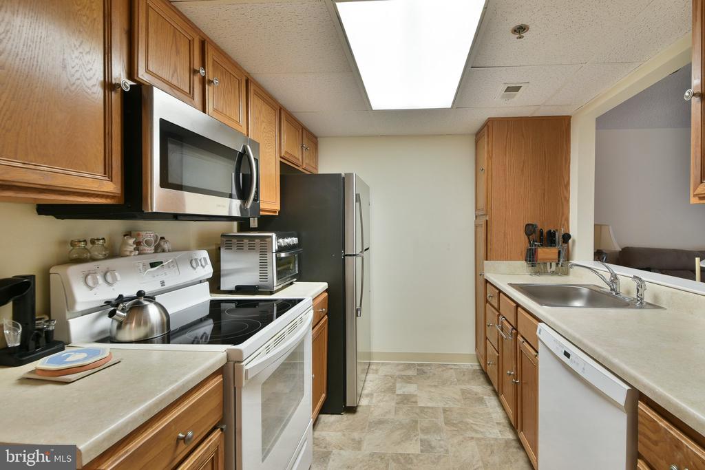 5300 CENTENNIAL STATION Unit: 530