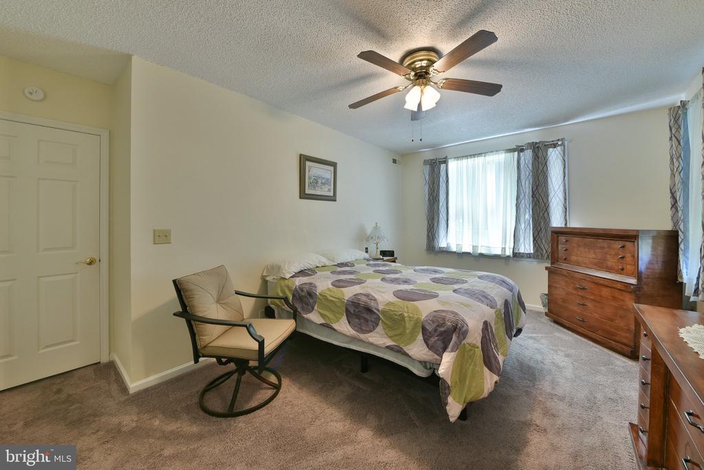 5300 CENTENNIAL STATION Unit: 530