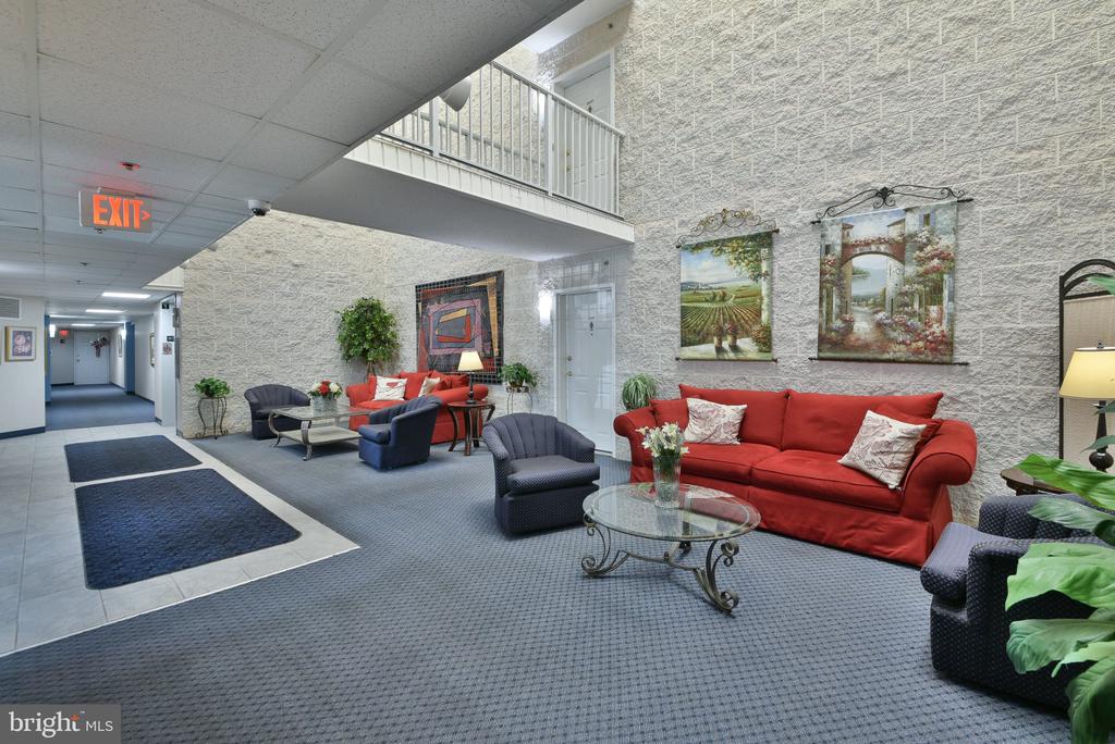 5300 CENTENNIAL STATION Unit: 530