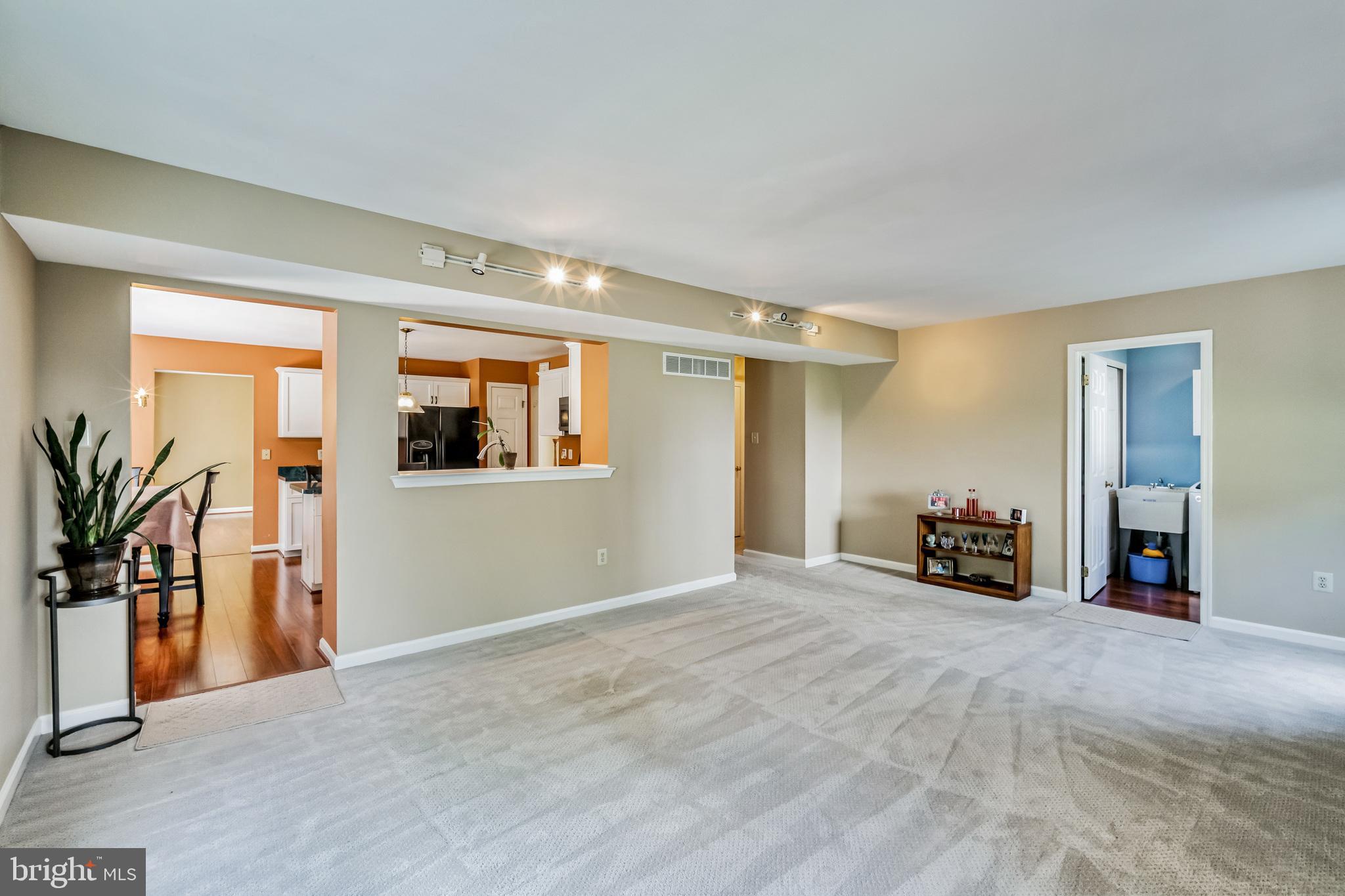 716 Castlewood Dr