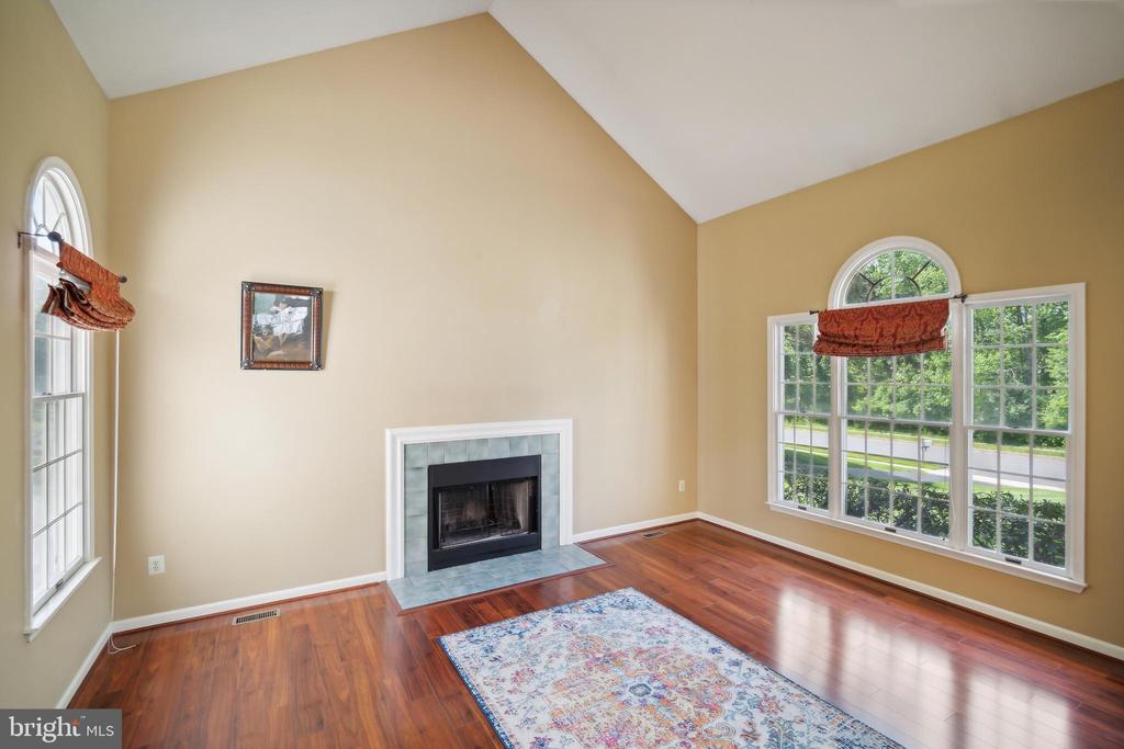 716 Castlewood Dr