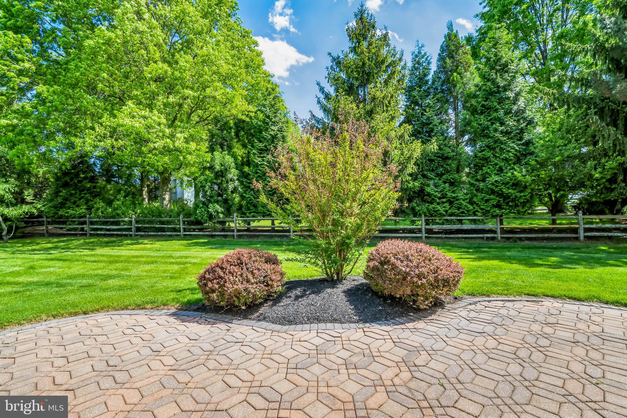 716 Castlewood Dr