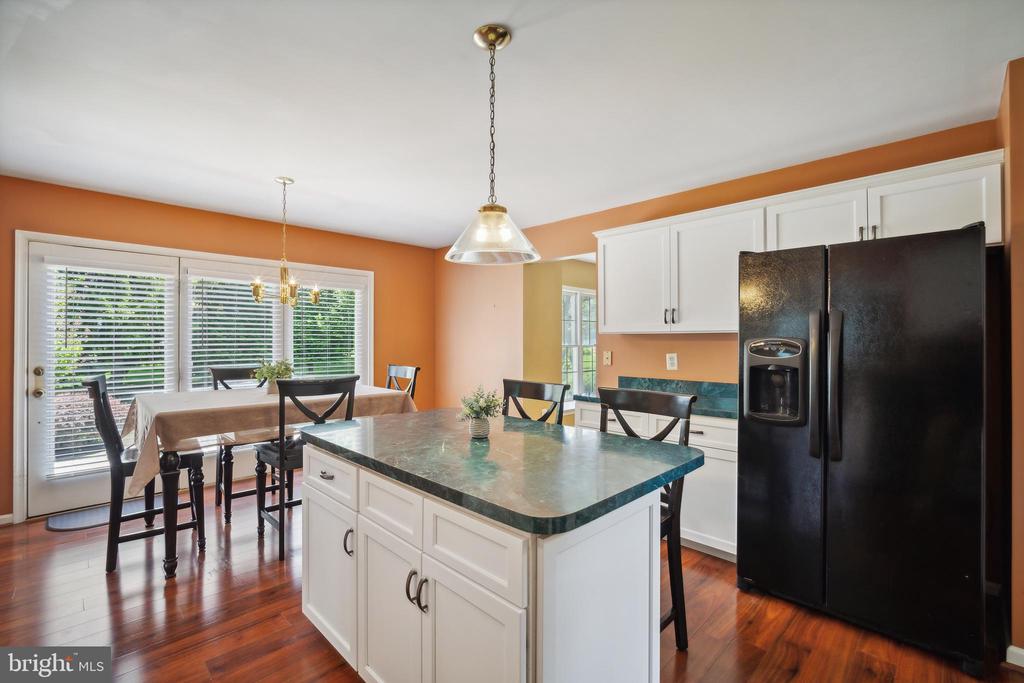 716 Castlewood Dr