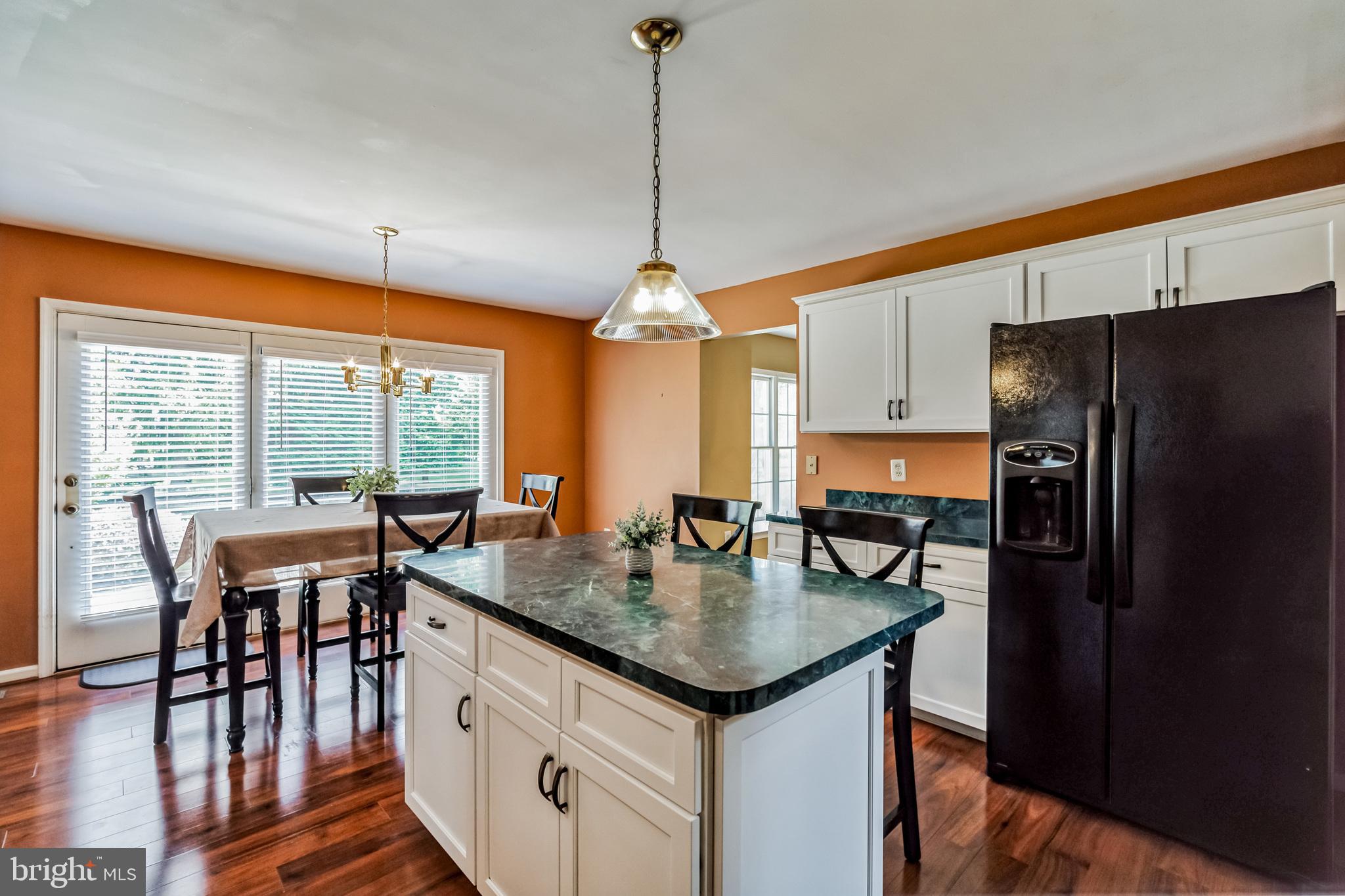 716 Castlewood Dr