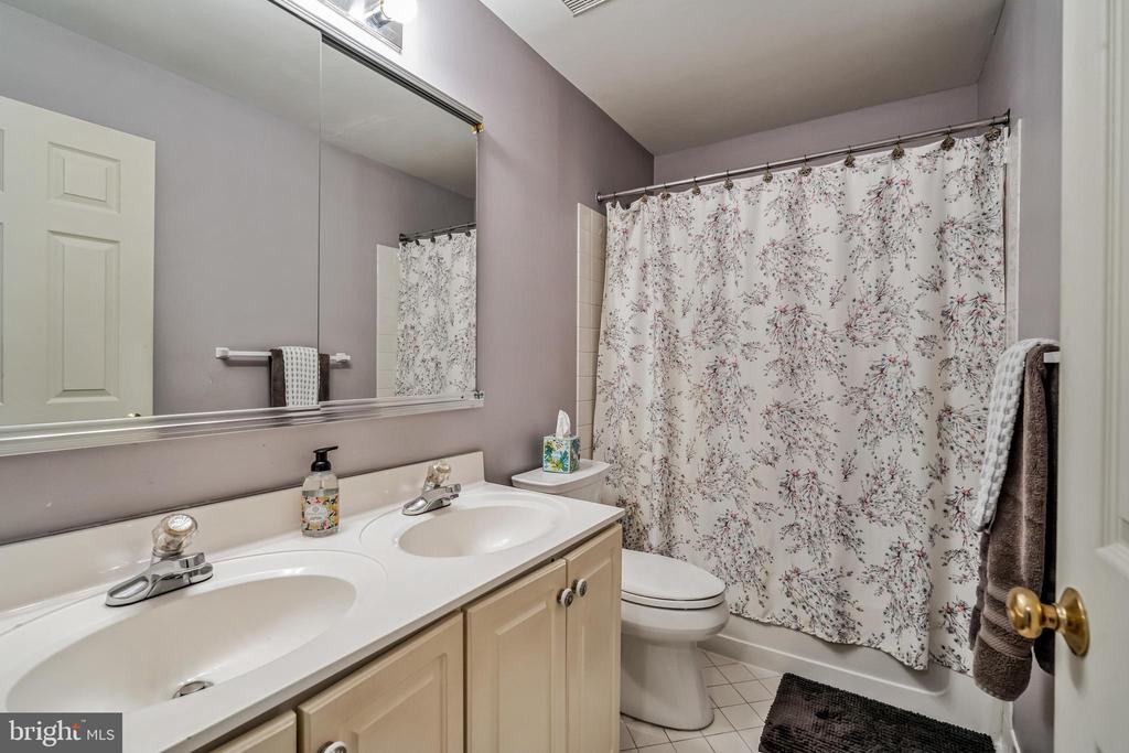 716 Castlewood Dr