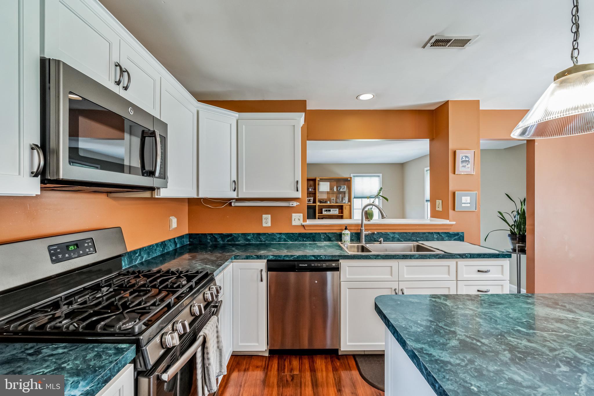 716 Castlewood Dr