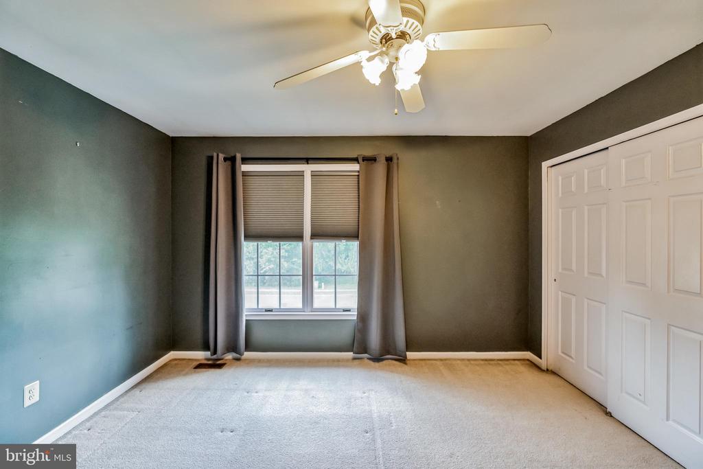 716 Castlewood Dr
