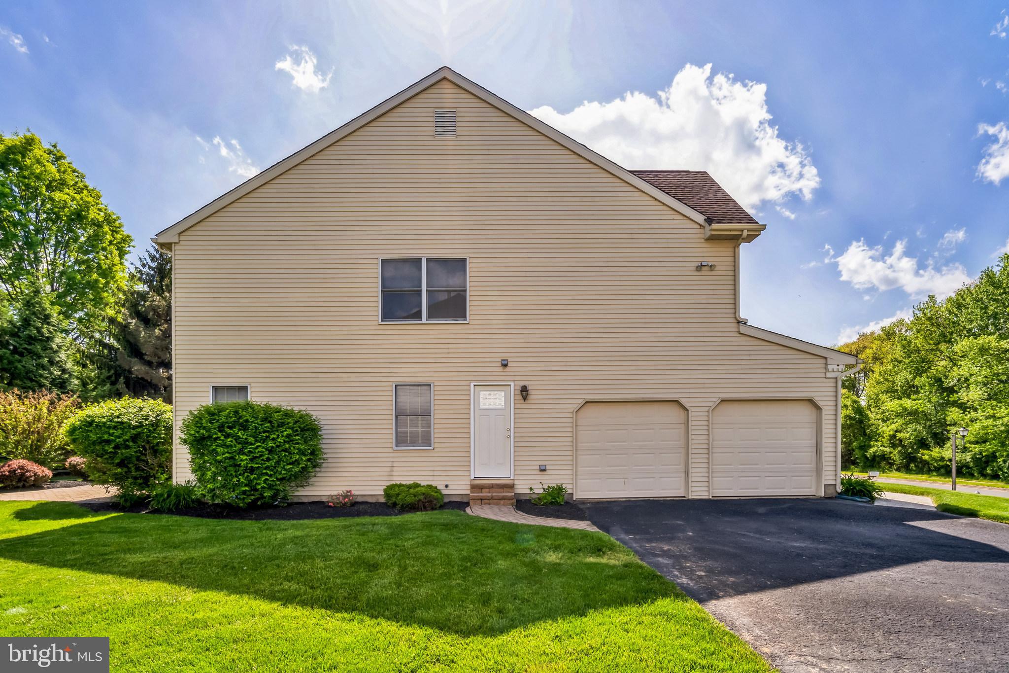 716 Castlewood Dr