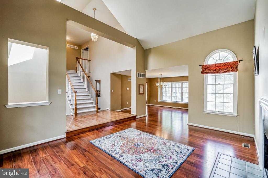 716 Castlewood Dr