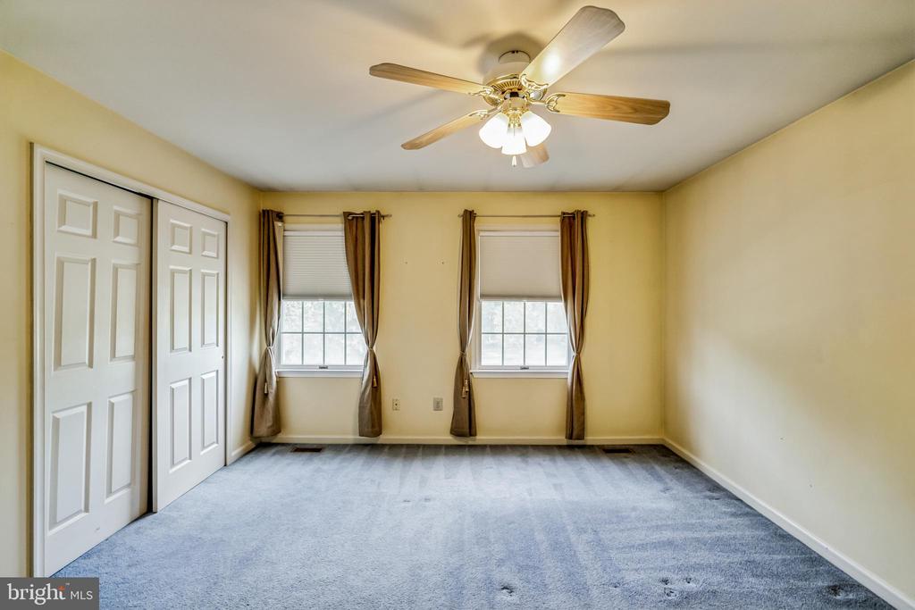 716 Castlewood Dr