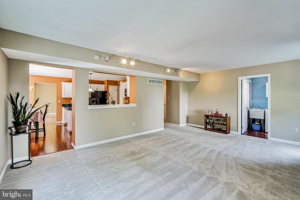 716 Castlewood Dr