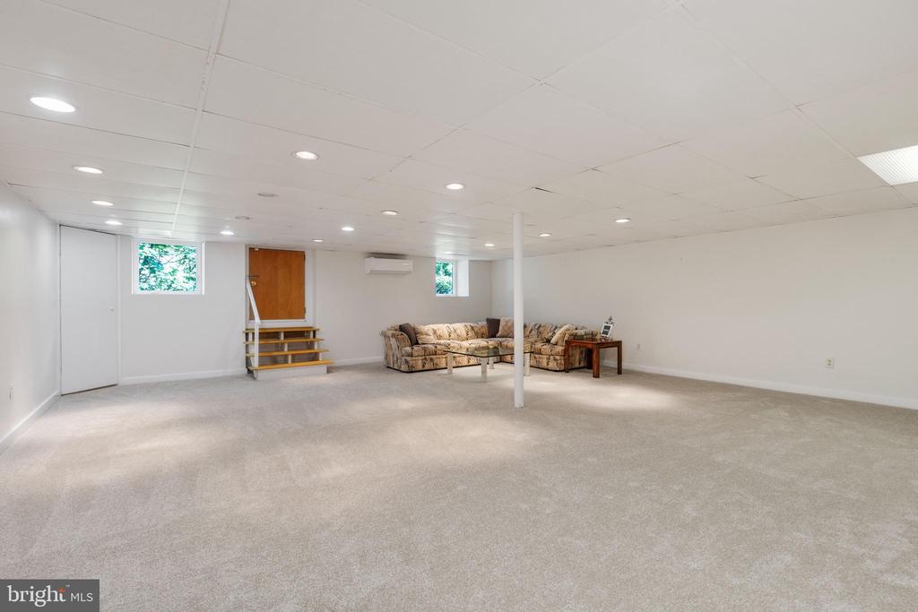914 Florence Ln