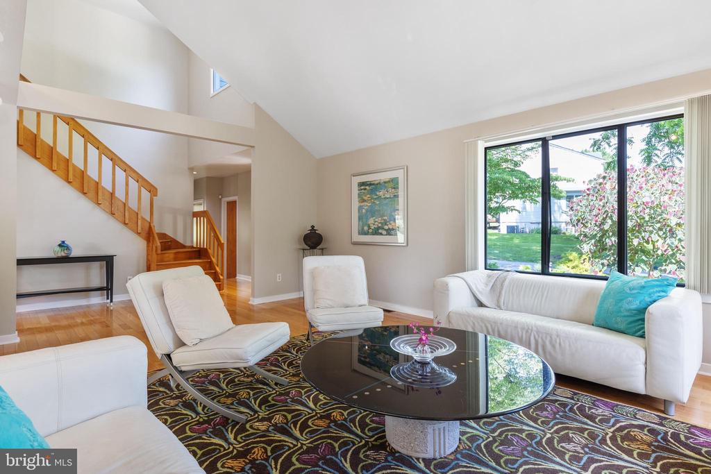 914 Florence Ln