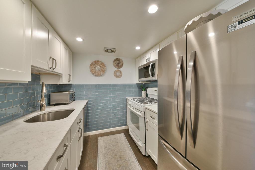 100 West Ave #707w