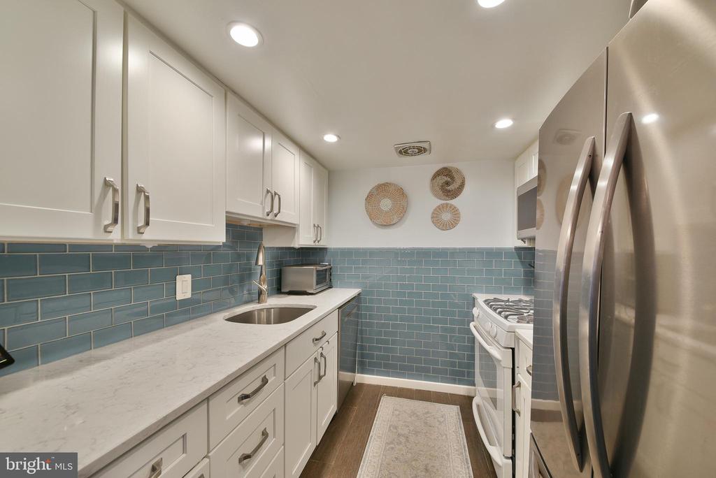 100 West Ave #707w
