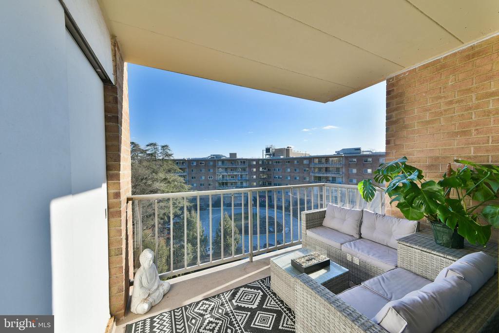 100 West Ave #707w