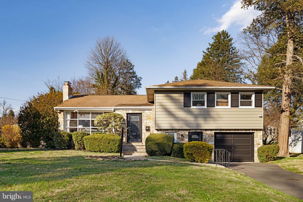 1021 Stratford Ave