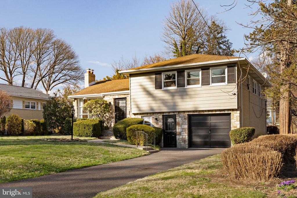 1021 Stratford Ave