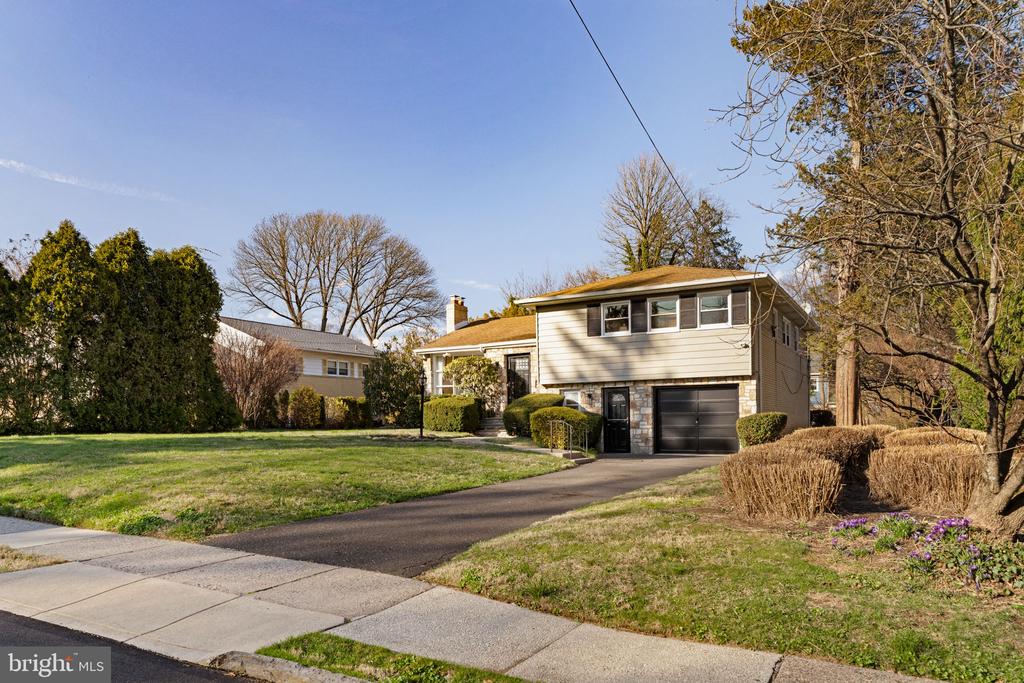 1021 Stratford Ave