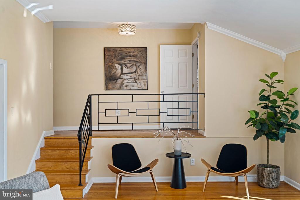 1021 Stratford Ave