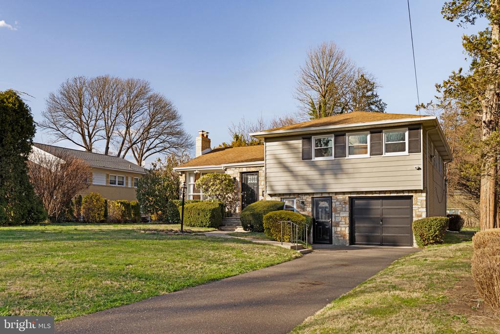 1021 Stratford Ave