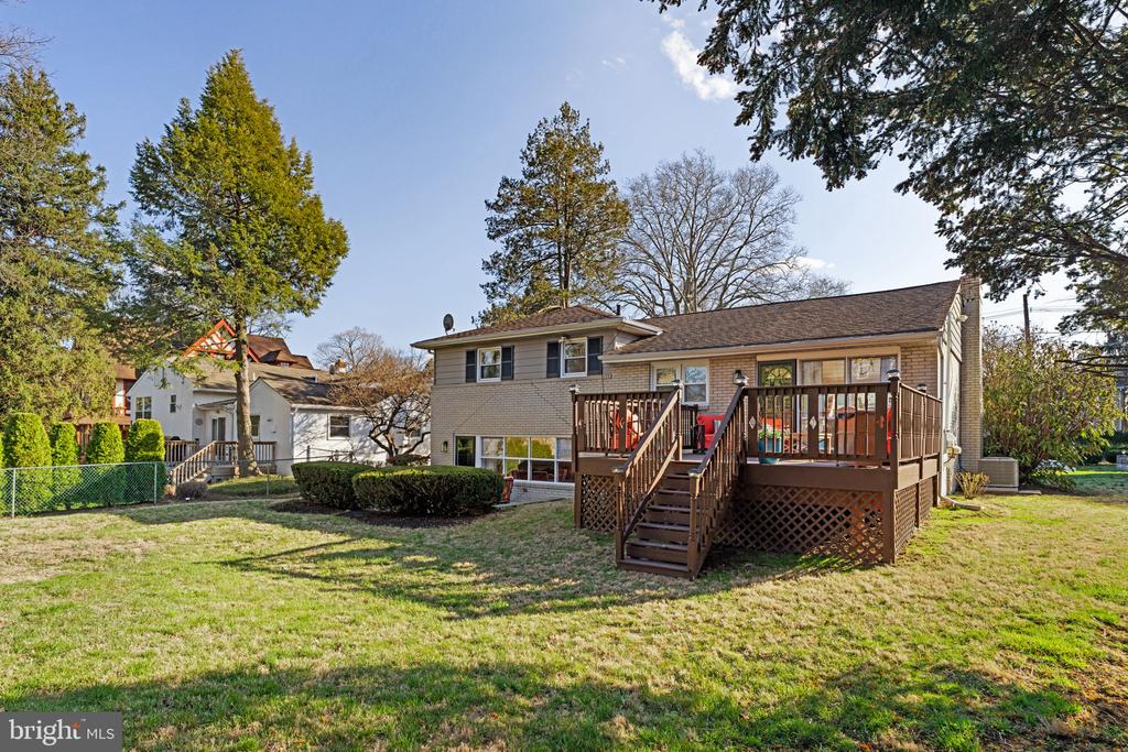 1021 Stratford Ave