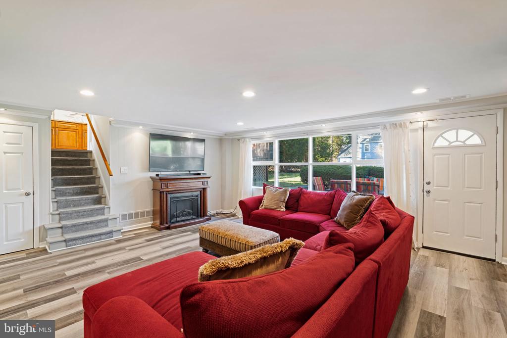 1021 Stratford Ave