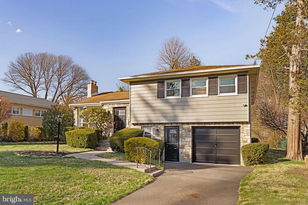 1021 Stratford Ave