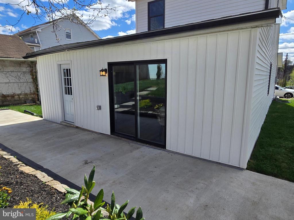471 New Elm St