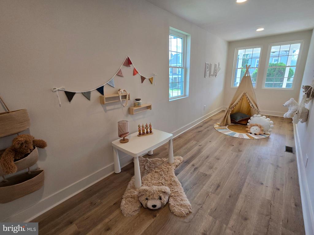 471 New Elm St