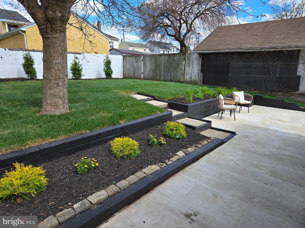 471 New Elm St