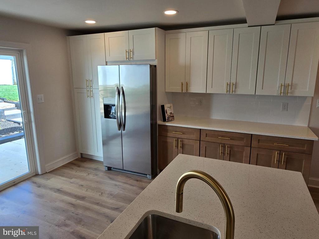 471 New Elm St