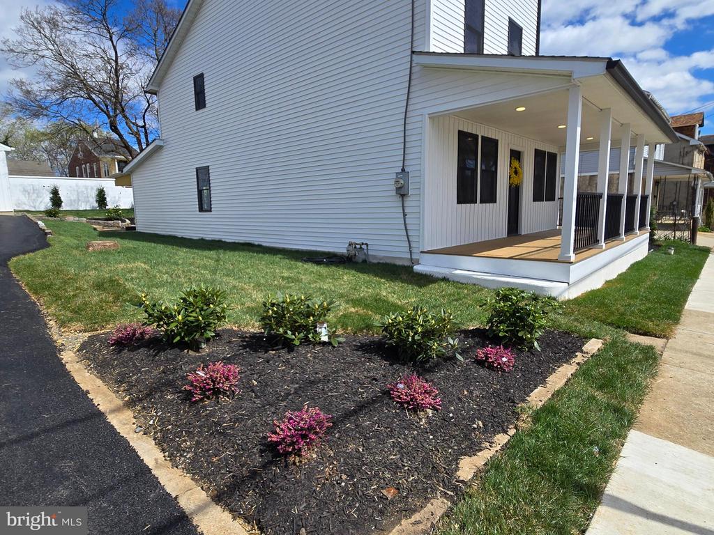 471 New Elm St