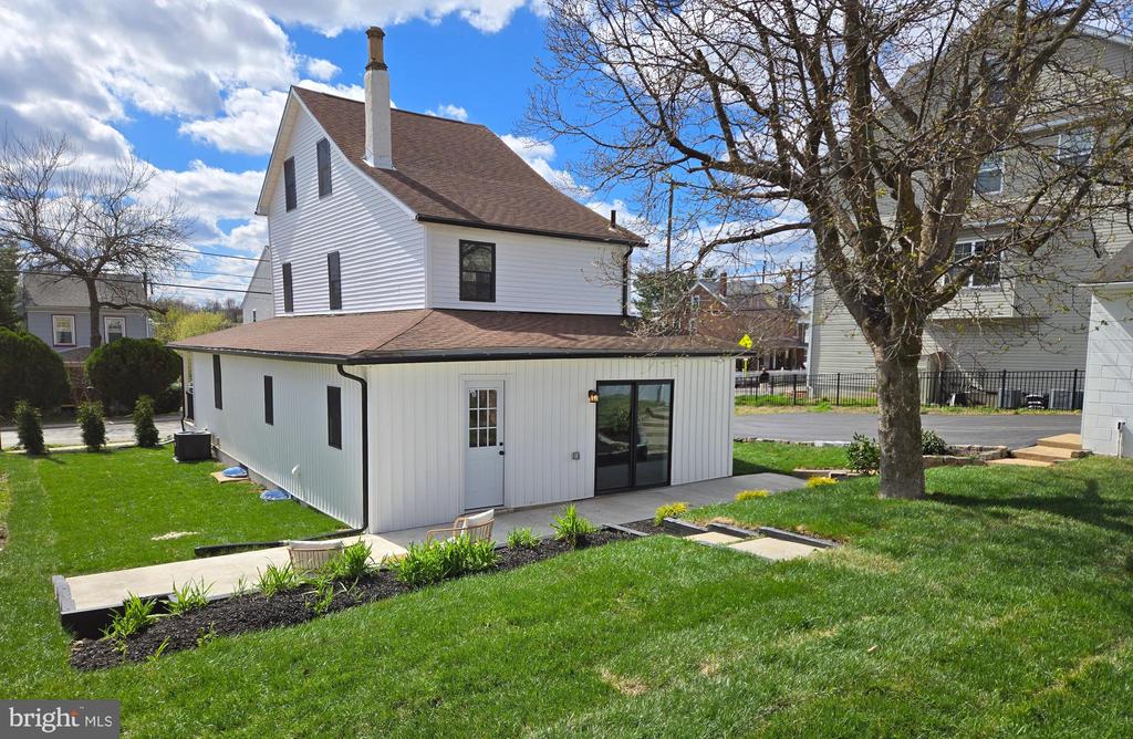 471 New Elm St