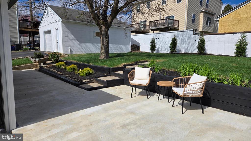 471 New Elm St