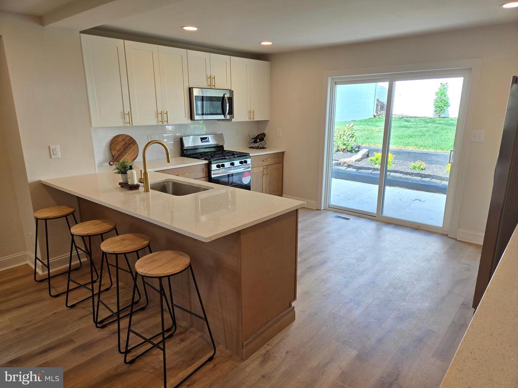 471 New Elm St