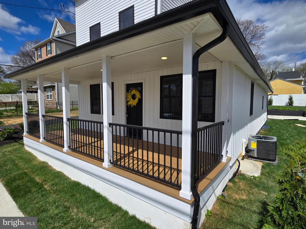 471 New Elm St