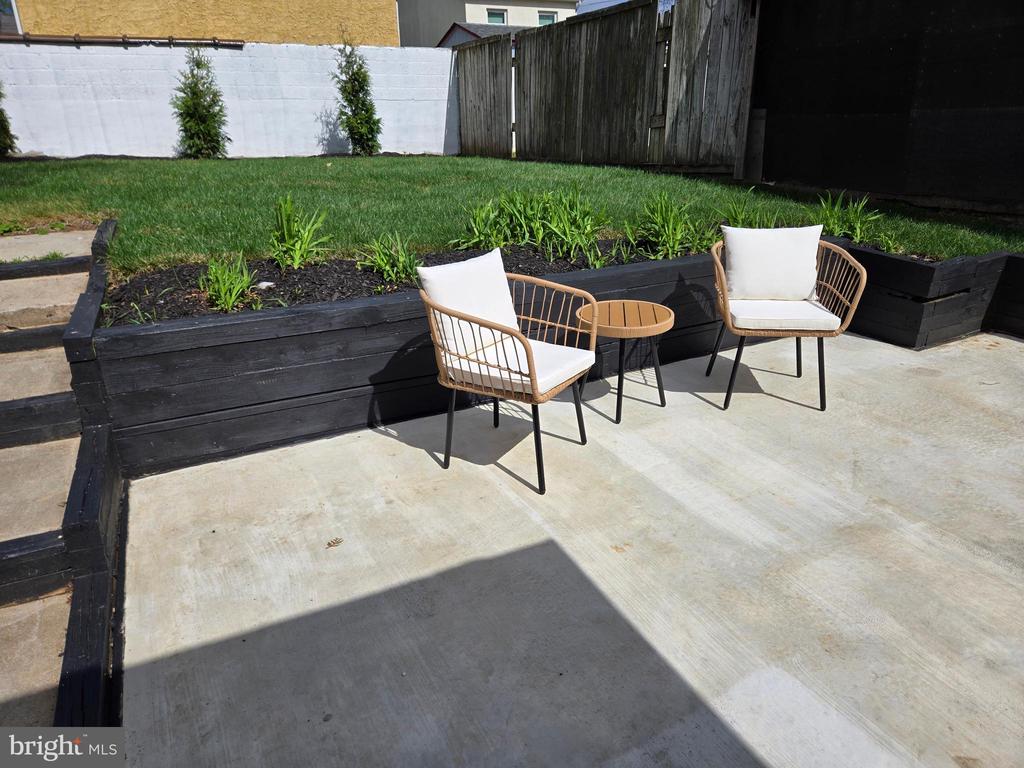 471 New Elm St