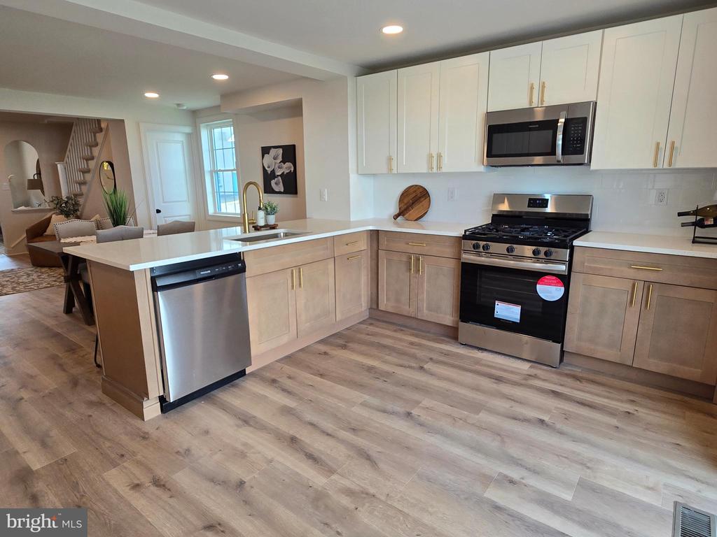 471 New Elm St